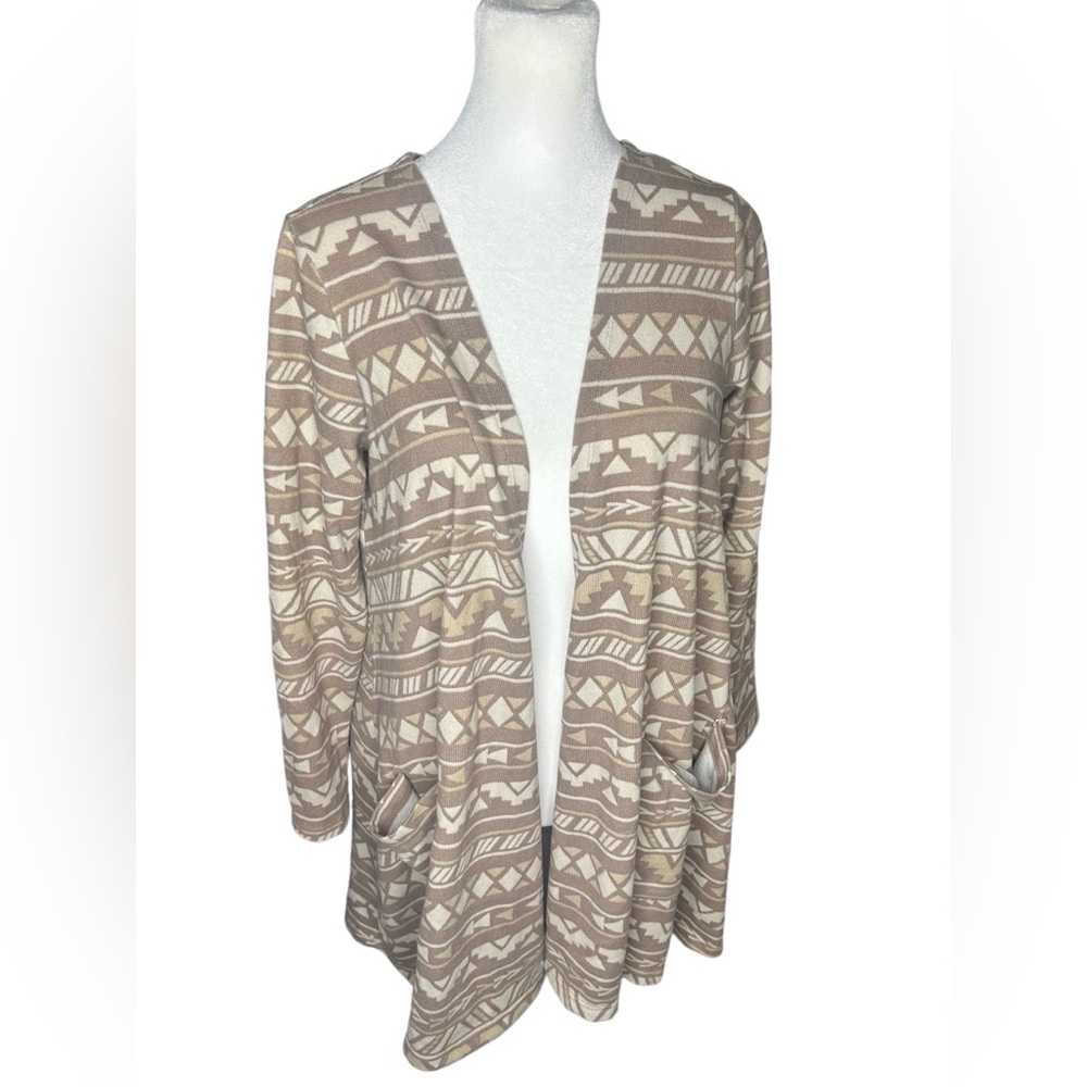 Tribal patterned neutral colored open cardigan with pockets women’s small